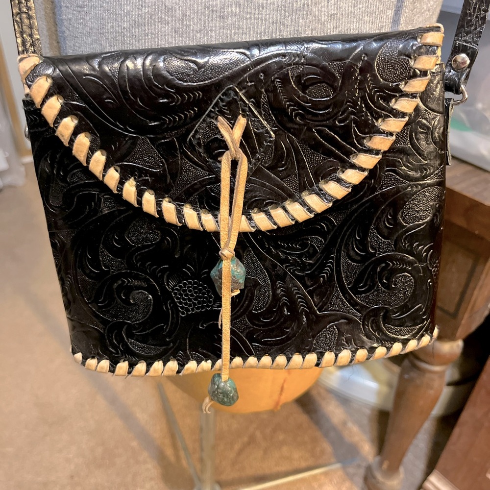 Adorable Barse hand tooled black crossbody
